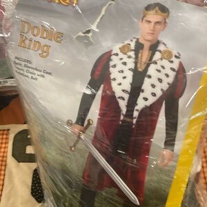 Men’s King 🤴 Spirit Costume. Size XXL. Everything included in bag